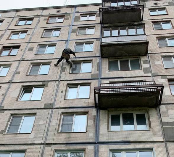 Герметизация швов промышленными альпинистами